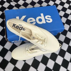 Keds Cream Canvas Sneakers, new in box, size 14M